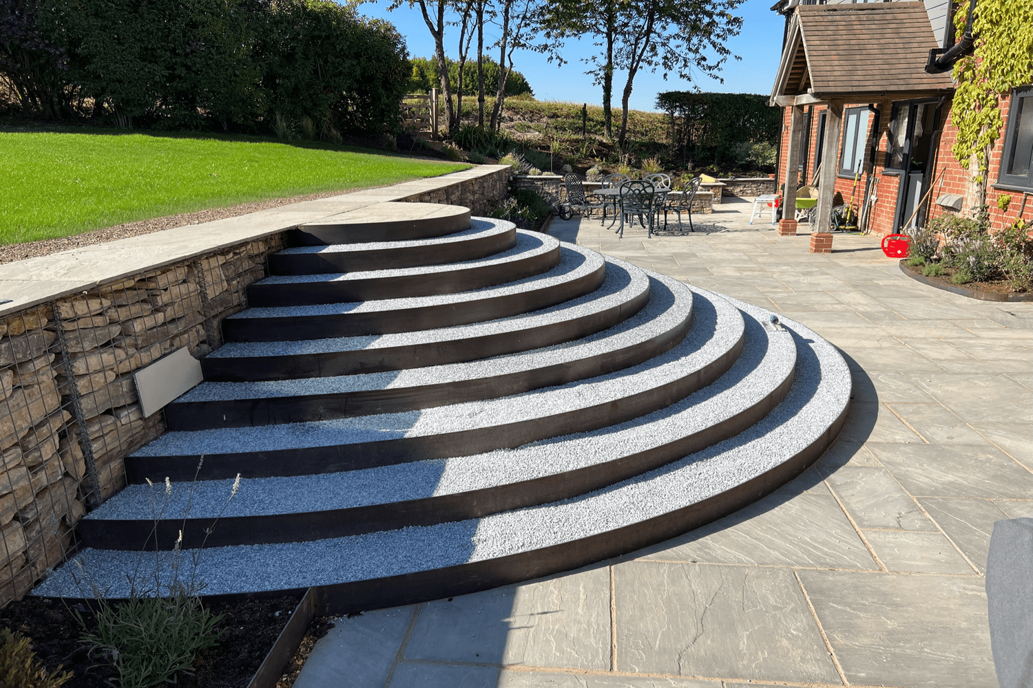 Steel steps with Spanish quartz gravel